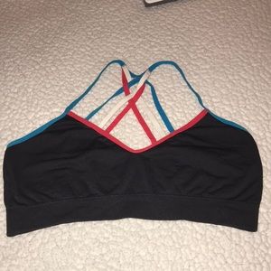 🔴 3 for $20🔴 Sports Bra with crisscross st…